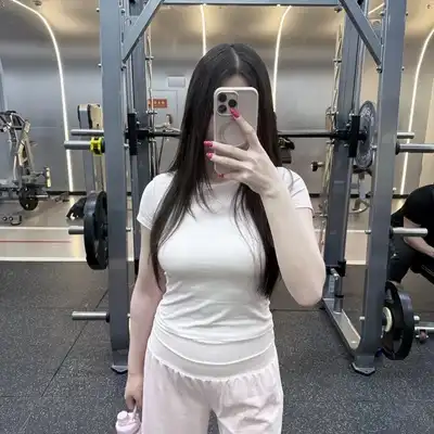 李芳